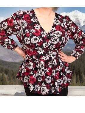 Torrid Top 1 Cute Black Red Floral Silky Lined Whimsigoth Fairycore Shirt Blouse